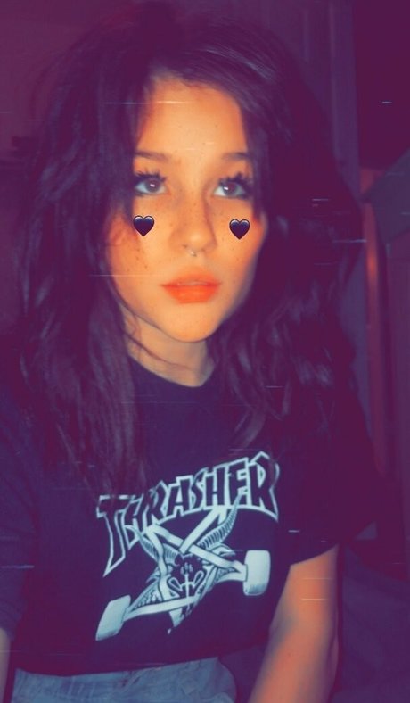 jacikitten model naked picture