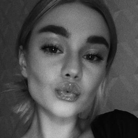 blonde babe onlyfans free image