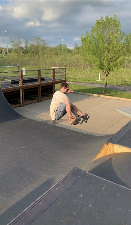 skaterrboi star nude photo