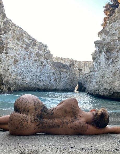 british blonde onlyfans sexy nude pic