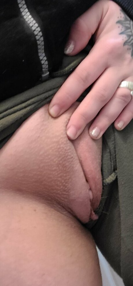 thequeenhasarrived art actress pictures