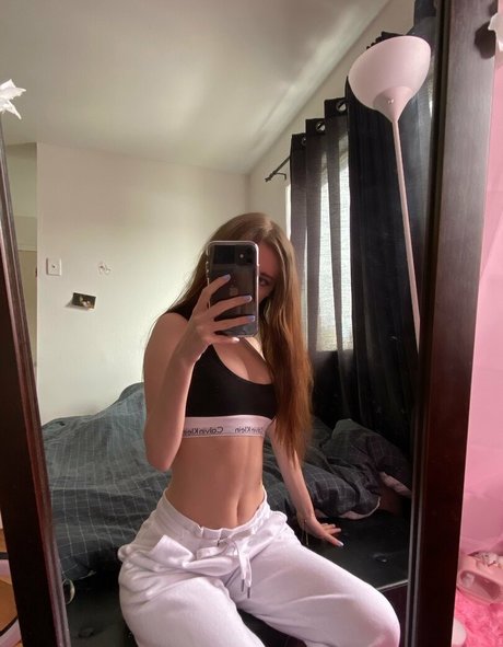 lunallyfree model xxx picture