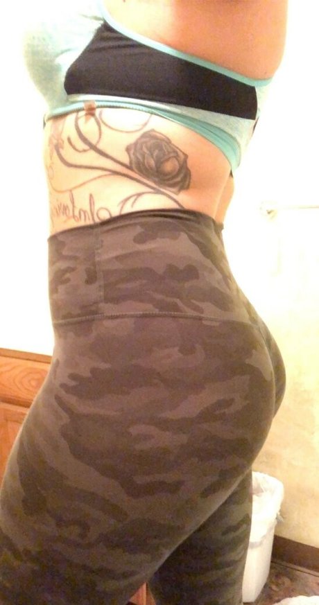 famous male onlyfans pretty picture