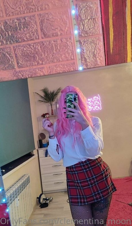 clementina moon model pretty img