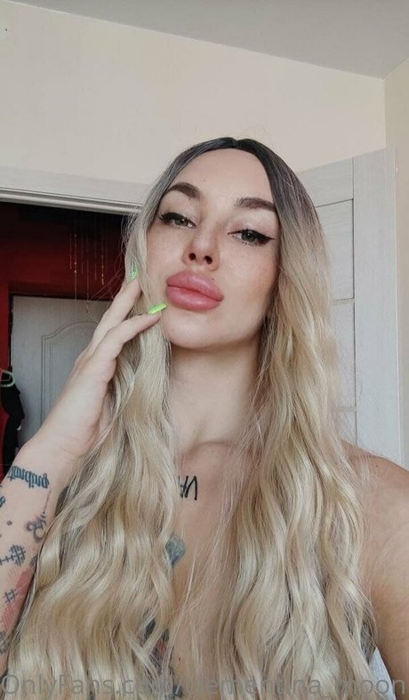 clementina moon model beautiful img