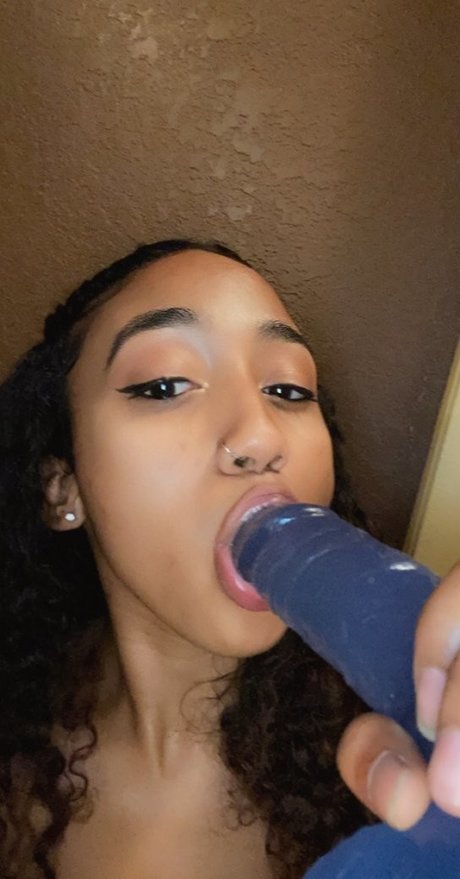 Heavenbaee model top picture