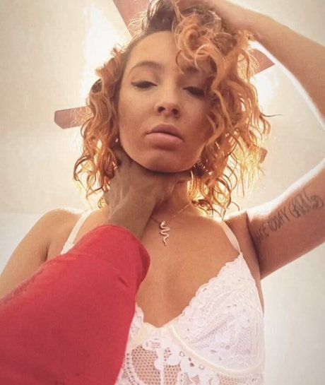 Taylor Weeks sexy star images