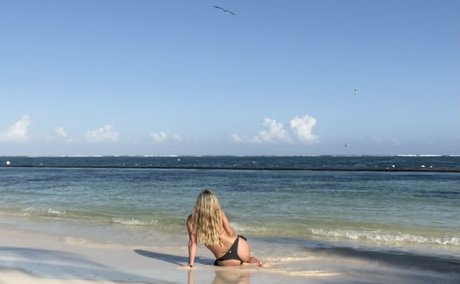 easyandi nudes model image