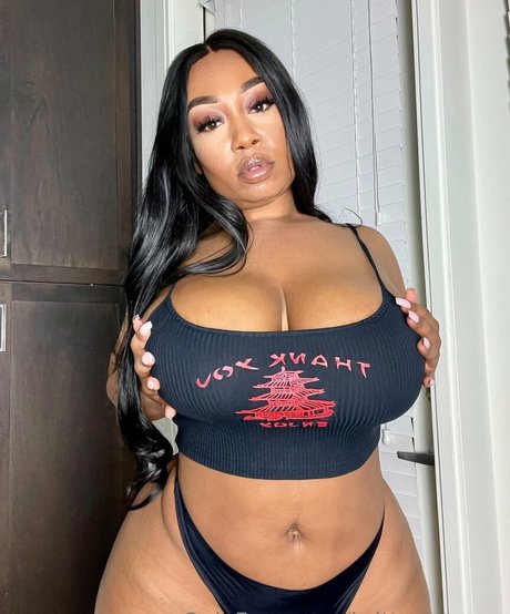 brittneytonee free model photos