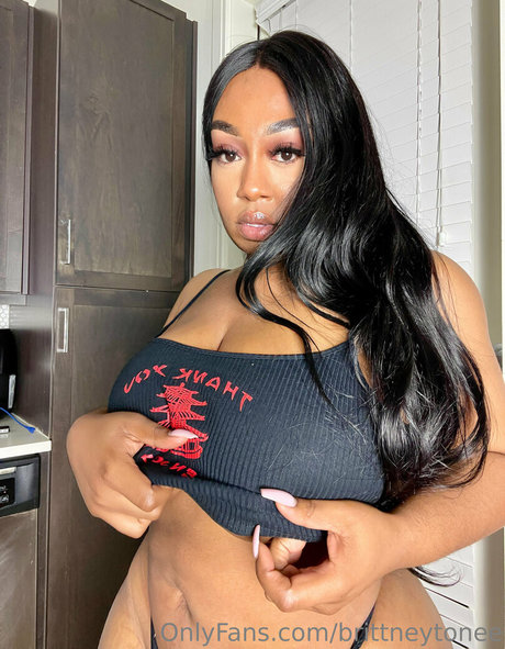 brittneytonee model art photos