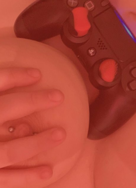 gothykiki naked actress img