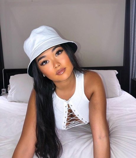 annouveauriche best model pic