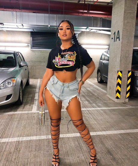 annouveauriche naked star photos