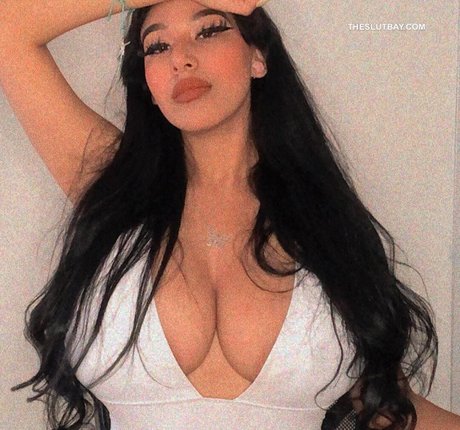 amywinos10 model picture