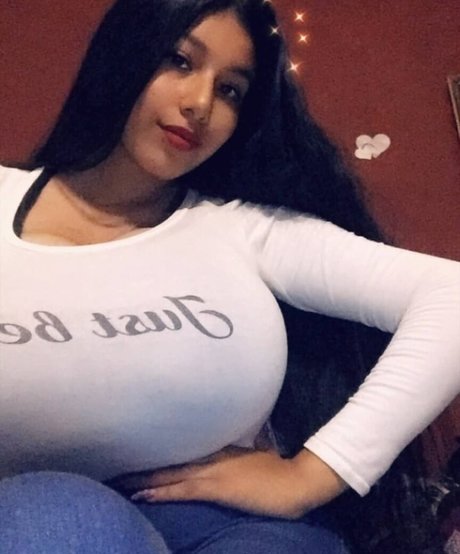 amywinos10 beautiful model pic