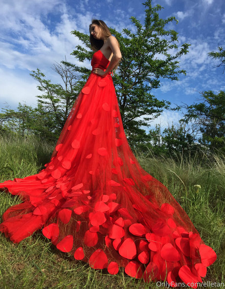 Elle Tan hot actress archive