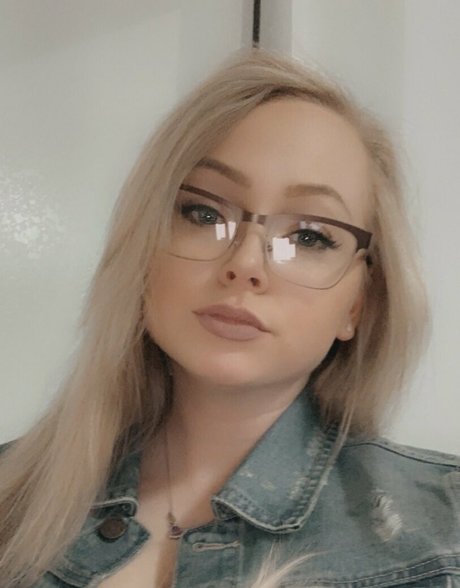 sopiamia model free image