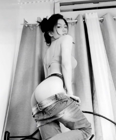 Caroline Lapena star sexy pictures