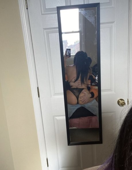 female popular onlyfans erotic image