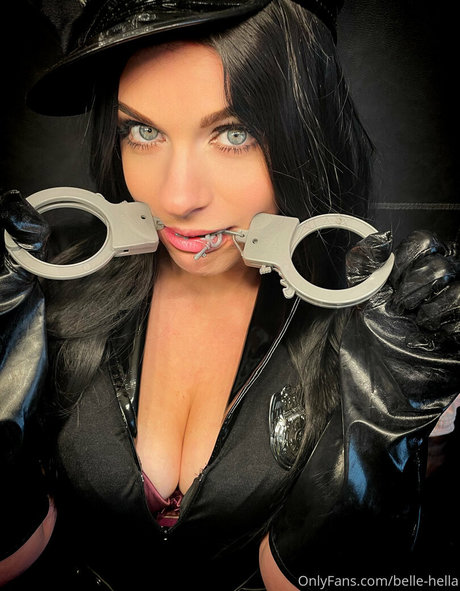 belle hella sexy star image