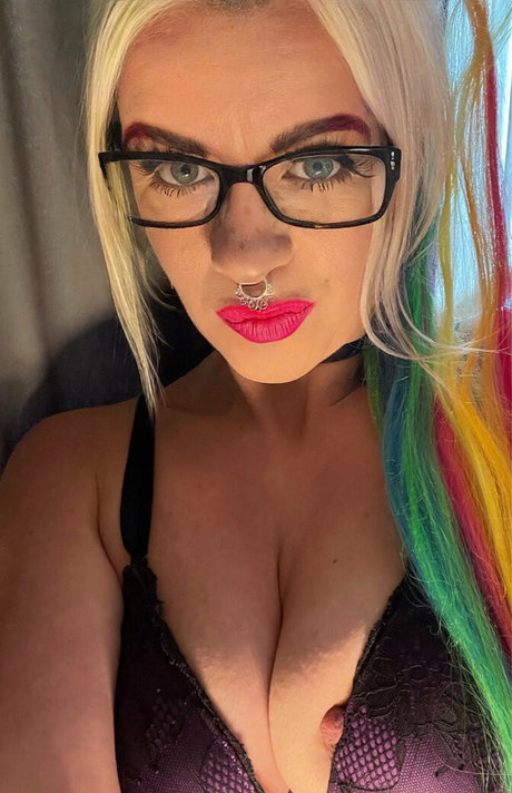 belle hella high quality pornstar gallery