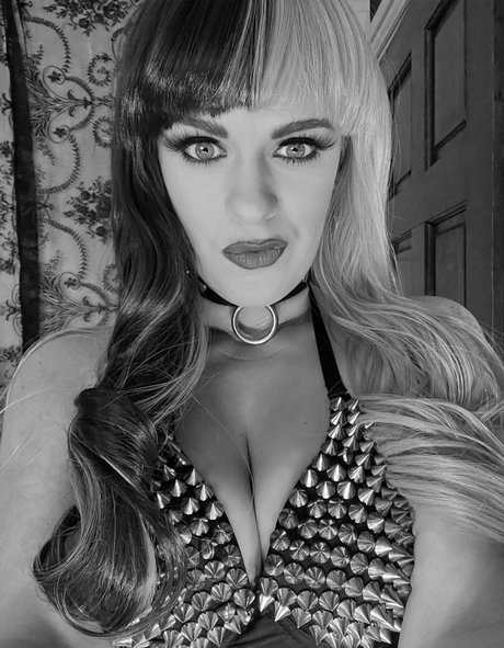 belle hella hd model picture