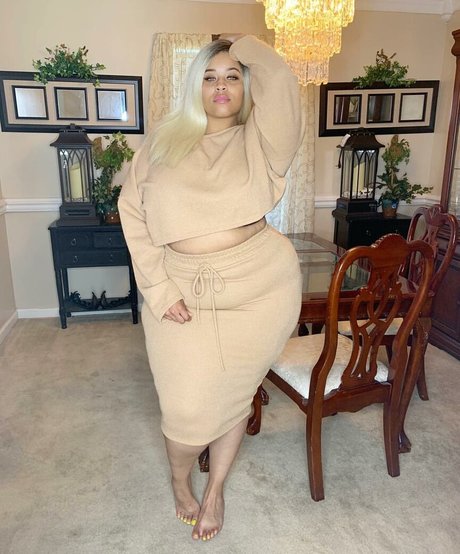 Jasmine Gunn star exclusive photo