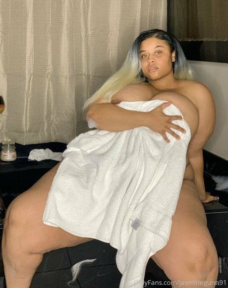 Jasmine Gunn model erotic picture