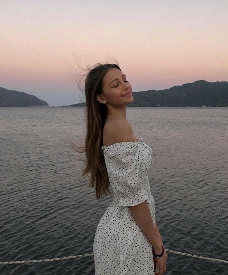 ImSarahisizzu free actress galleries