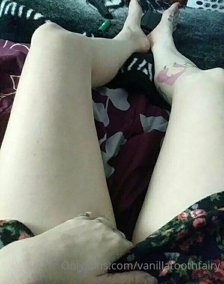vanillatoothfairy model naked photo