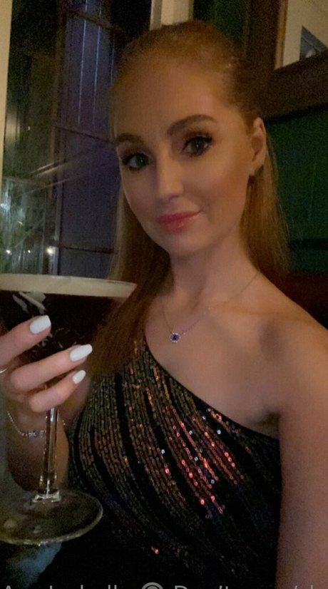 ms ava isabella art star photo