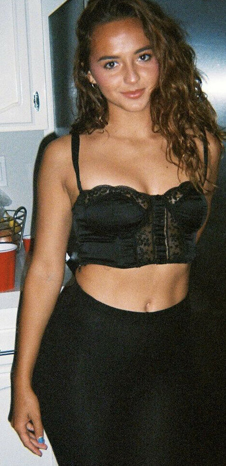 Calista Reyes erotic pornstar img