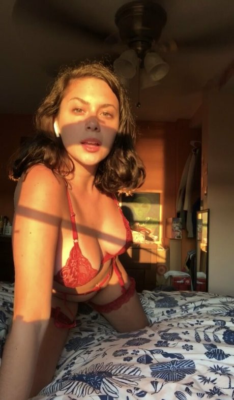 innub model pornographic picture