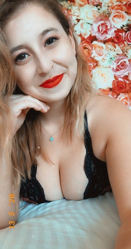 sarahtheslutfree free model photos