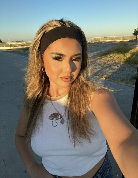 Mysticaldreamgyal star hot picture