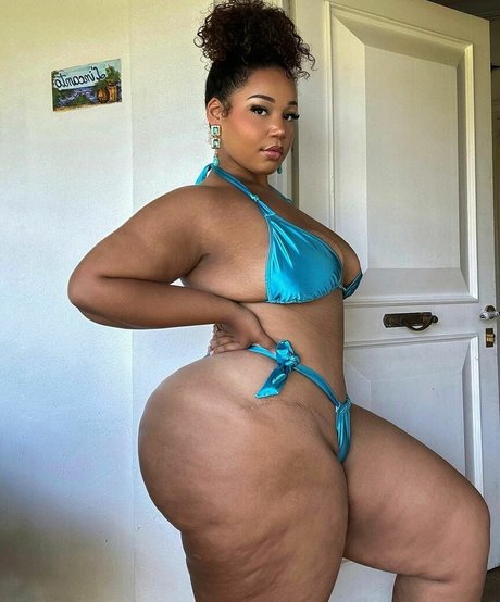 Marie Assie model perfect img