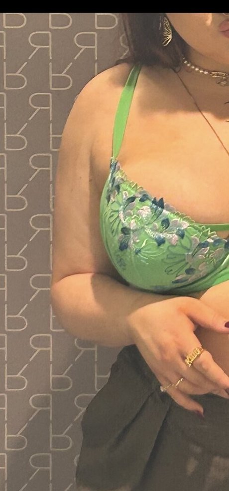 Holyhollyphoebe model beautiful img