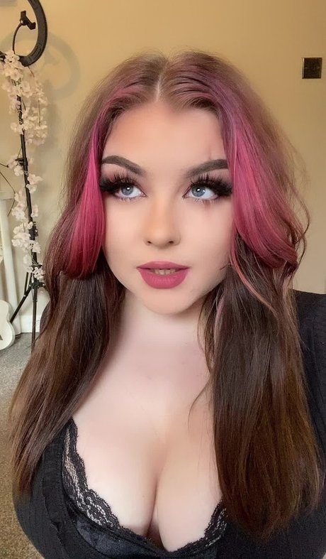 Holyhollyphoebe pornstar free archive