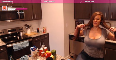 Kneecoleslaw erotic model photo