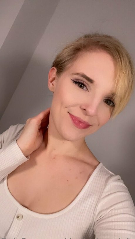 Deutscheonlyfans beautiful model photo