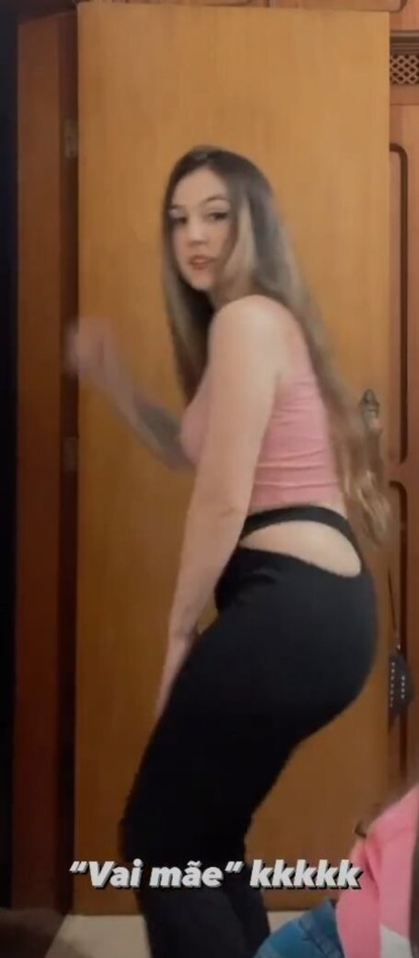 Carolzinha model naked img