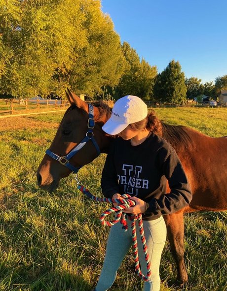 Brett Cooper pretty model galleries