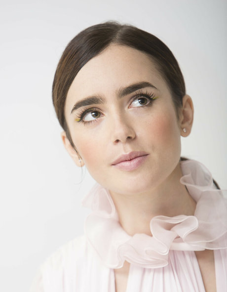 Lily Collins star art photos