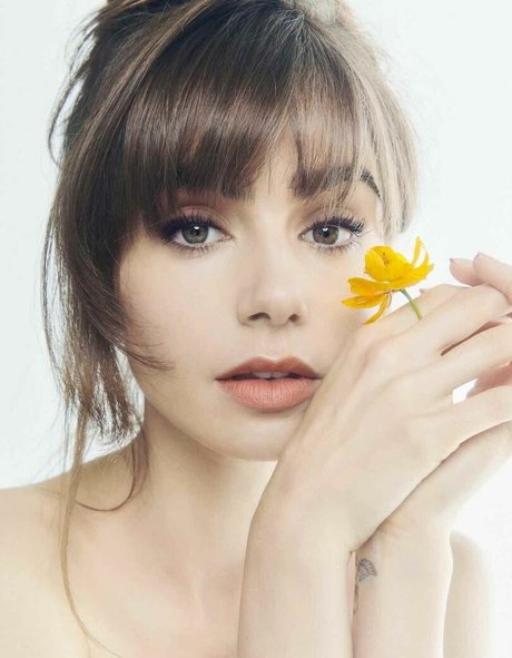 Lily Collins star pornographic photos