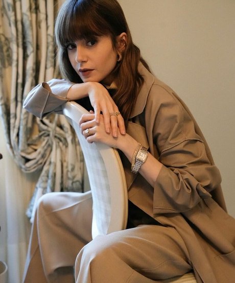 Lily Collins sexy model gallery