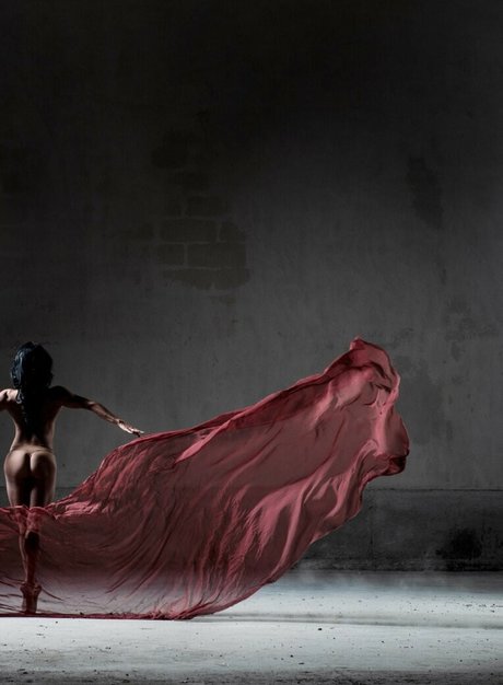 Laetitia Bouffard Roupe hot model img