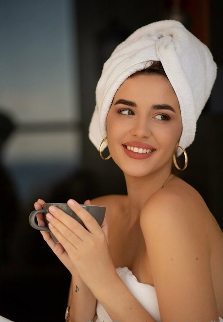 kristy fit model naked image