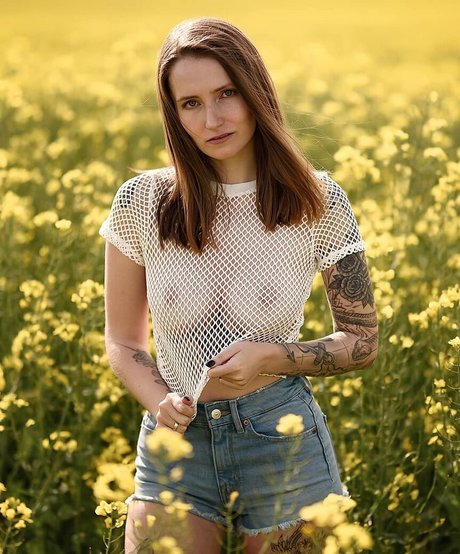 lisa hates you star hd gallery