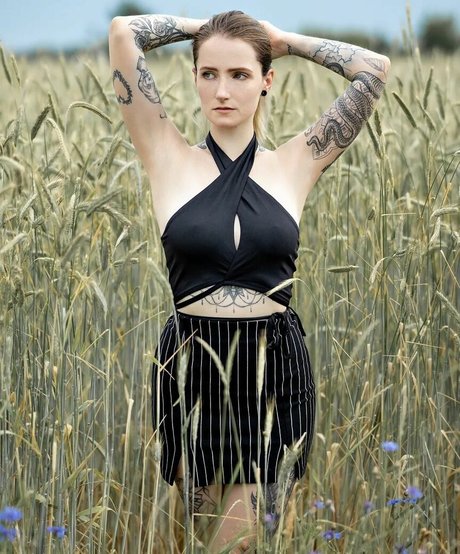 lisa hates you sexy pornstar archive