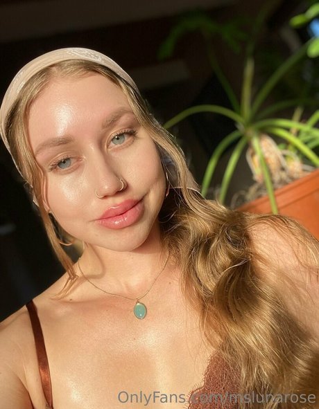 Mslunarose nice model picture